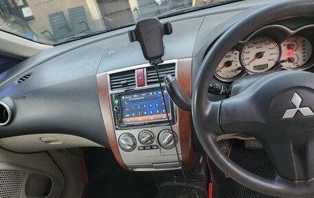 Mitsubishi Colt VI рестайлинг, 2003 год, 250 000 рублей, 9 фотография