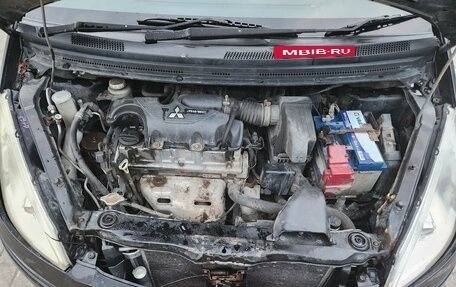 Mitsubishi Colt VI рестайлинг, 2003 год, 250 000 рублей, 10 фотография