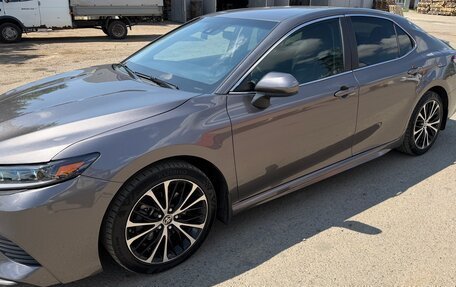 Toyota Camry, 2020 год, 2 100 000 рублей, 5 фотография