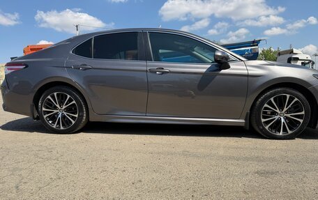 Toyota Camry, 2020 год, 2 100 000 рублей, 9 фотография