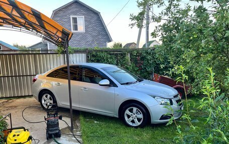 Chevrolet Cruze II, 2010 год, 700 000 рублей, 2 фотография
