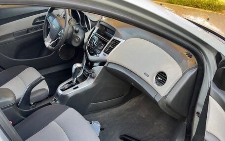 Chevrolet Cruze II, 2010 год, 700 000 рублей, 3 фотография