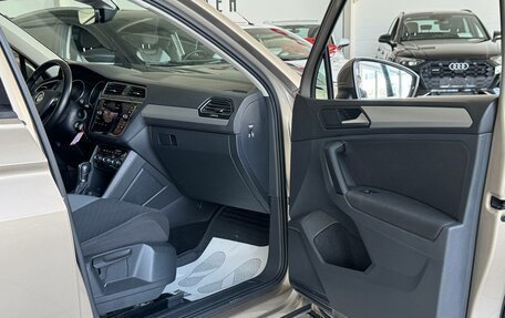 Volkswagen Tiguan II, 2019 год, 2 295 000 рублей, 17 фотография