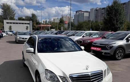 Mercedes-Benz E-Класс, 2011 год, 1 400 000 рублей, 3 фотография