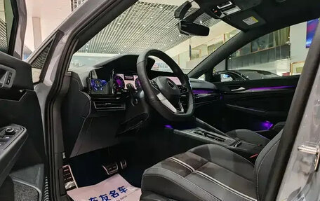 Volkswagen Golf VIII, 2023 год, 1 920 000 рублей, 13 фотография