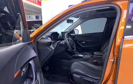 Peugeot 2008 II, 2022 год, 1 150 000 рублей, 8 фотография