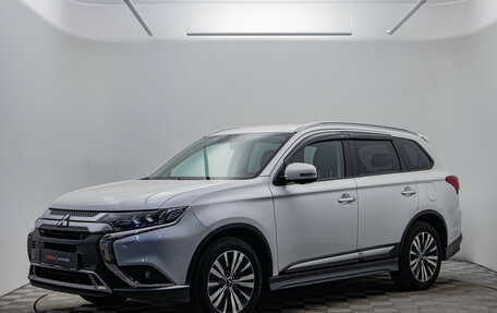 Mitsubishi Outlander III рестайлинг 3, 2020 год, 2 838 000 рублей, 1 фотография