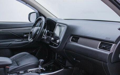 Mitsubishi Outlander III рестайлинг 3, 2020 год, 2 838 000 рублей, 9 фотография
