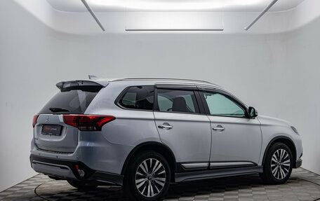 Mitsubishi Outlander III рестайлинг 3, 2020 год, 2 838 000 рублей, 5 фотография
