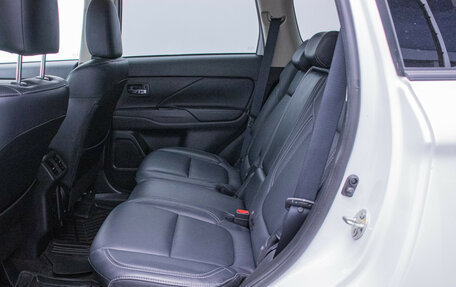 Mitsubishi Outlander III рестайлинг 3, 2020 год, 2 838 000 рублей, 11 фотография