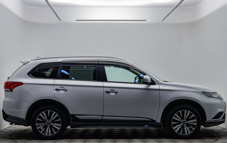 Mitsubishi Outlander III рестайлинг 3, 2020 год, 2 838 000 рублей, 4 фотография