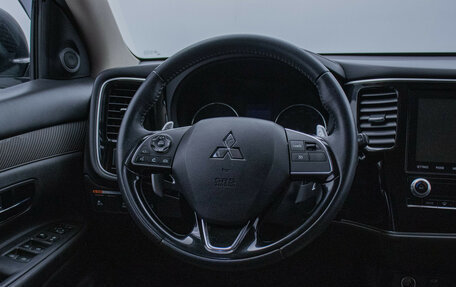 Mitsubishi Outlander III рестайлинг 3, 2020 год, 2 838 000 рублей, 15 фотография