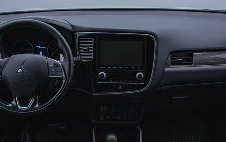 Mitsubishi Outlander III рестайлинг 3, 2020 год, 2 838 000 рублей, 14 фотография
