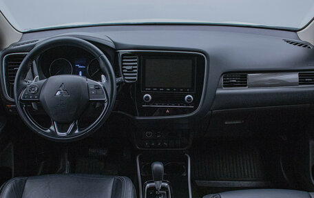 Mitsubishi Outlander III рестайлинг 3, 2020 год, 2 838 000 рублей, 13 фотография