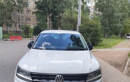 Volkswagen Tiguan II, 2019 год, 2 300 000 рублей, 2 фотография