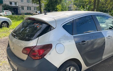 Opel Astra J, 2011 год, 400 000 рублей, 2 фотография