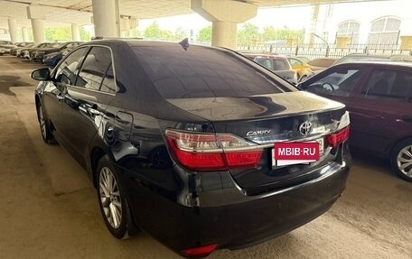 Toyota Camry, 2017 год, 1 700 000 рублей, 3 фотография