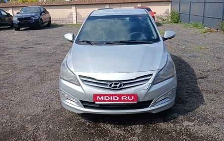 Hyundai Solaris II рестайлинг, 2015 год, 499 999 рублей, 3 фотография