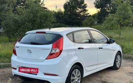 Hyundai Solaris II рестайлинг, 2015 год, 680 000 рублей, 2 фотография