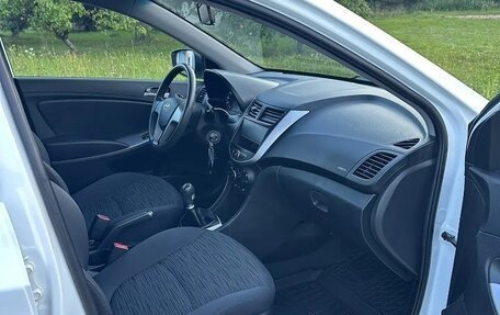 Hyundai Solaris II рестайлинг, 2015 год, 680 000 рублей, 16 фотография