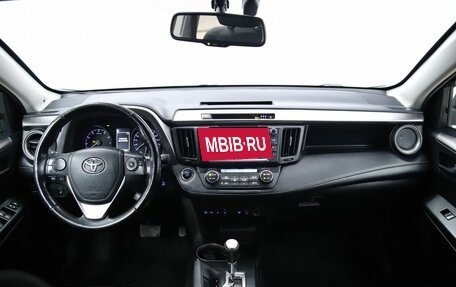Toyota RAV4, 2018 год, 2 390 000 рублей, 12 фотография