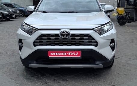 Toyota RAV4, 2021 год, 2 490 000 рублей, 1 фотография