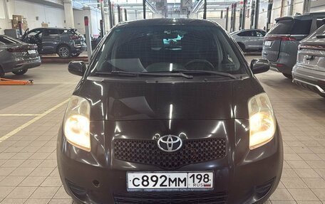 Toyota Yaris III рестайлинг, 2007 год, 399 000 рублей, 1 фотография