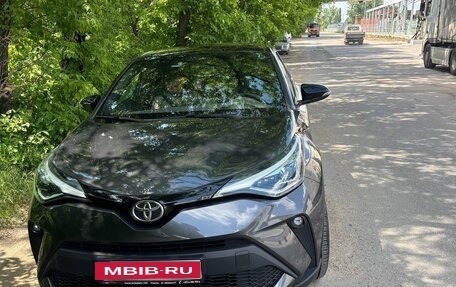 Toyota C-HR I рестайлинг, 2022 год, 2 690 000 рублей, 1 фотография