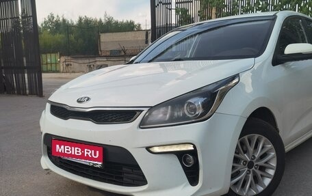 KIA Rio IV, 2018 год, 990 000 рублей, 1 фотография