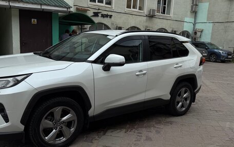 Toyota RAV4, 2021 год, 2 490 000 рублей, 2 фотография
