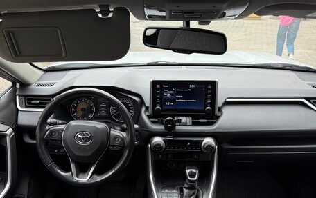 Toyota RAV4, 2021 год, 2 490 000 рублей, 6 фотография