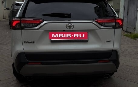 Toyota RAV4, 2021 год, 2 490 000 рублей, 3 фотография