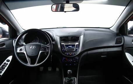Hyundai Solaris II рестайлинг, 2014 год, 900 000 рублей, 12 фотография