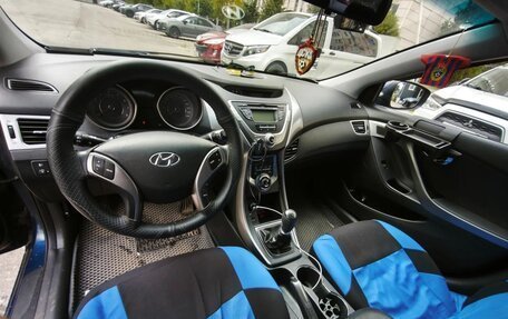 Hyundai Elantra V, 2012 год, 900 000 рублей, 2 фотография