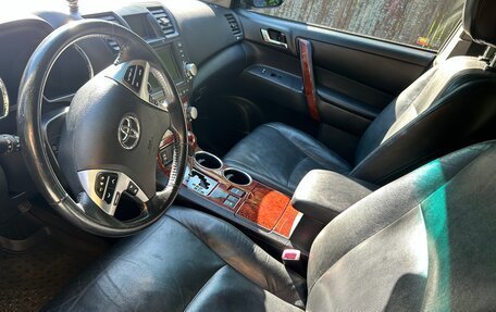 Toyota Highlander III, 2011 год, 1 390 000 рублей, 10 фотография