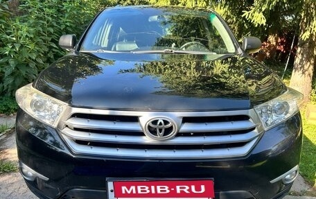 Toyota Highlander III, 2011 год, 1 390 000 рублей, 5 фотография