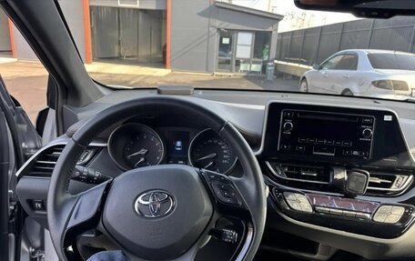 Toyota C-HR I рестайлинг, 2022 год, 2 690 000 рублей, 8 фотография
