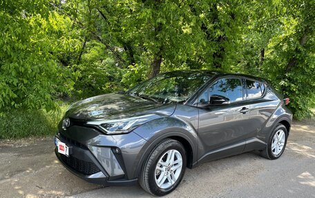 Toyota C-HR I рестайлинг, 2022 год, 2 690 000 рублей, 2 фотография