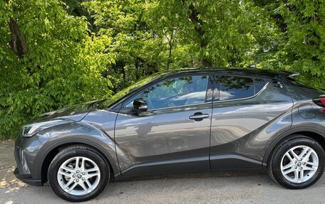 Toyota C-HR I рестайлинг, 2022 год, 2 690 000 рублей, 3 фотография