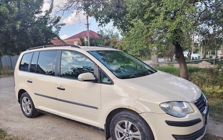Volkswagen Touran III, 2008 год, 580 000 рублей, 3 фотография