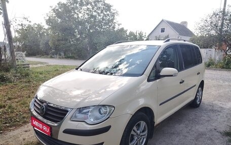 Volkswagen Touran III, 2008 год, 580 000 рублей, 2 фотография