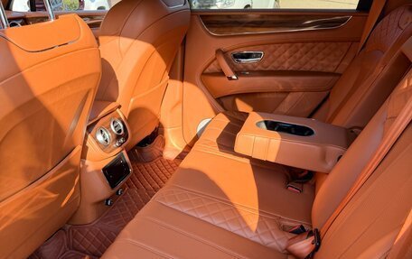 Bentley Bentayga I, 2018 год, 10 500 000 рублей, 6 фотография