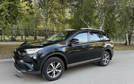 Toyota RAV4, 2017 год, 2 330 000 рублей, 2 фотография