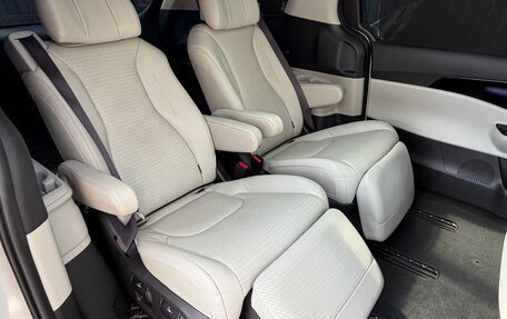KIA Carnival, 2021 год, 4 500 000 рублей, 18 фотография