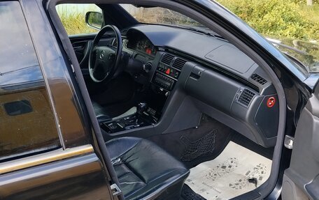 Mercedes-Benz E-Класс, 2001 год, 680 000 рублей, 12 фотография