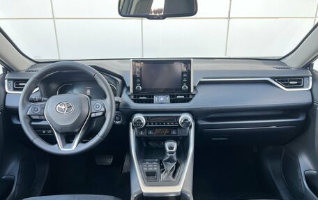 Toyota RAV4, 2020 год, 3 290 000 рублей, 10 фотография