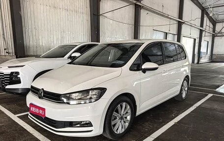 Volkswagen Touran III, 2022 год, 1 565 000 рублей, 1 фотография