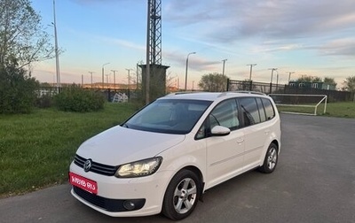 Volkswagen Touran III, 2011 год, 900 000 рублей, 1 фотография