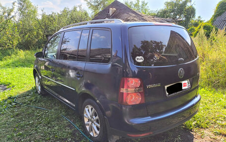 Volkswagen Touran III, 2008 год, 690 000 рублей, 2 фотография