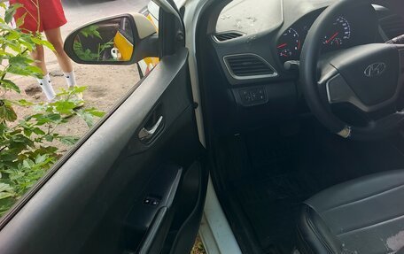 Hyundai Solaris II рестайлинг, 2018 год, 600 000 рублей, 17 фотография